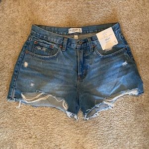 Abercrombie Curve Love Mis Rise Boyfriend Short 8
